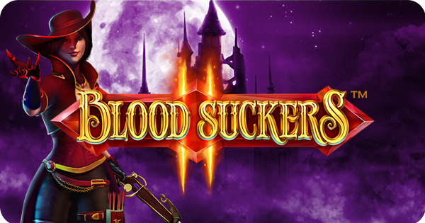 Um banner de jogo de cassino com tema gótico e de vampiros. Uma mulher vampira elegante, vestindo um chapéu de aba larga e uma capa vermelha e preta, está posicionada à esquerda, com uma mão estendida mostrando unhas longas. O título "BLOOD SUCKERS™" está proeminentemente no centro em letras douradas estilizadas, sobre um efeito de seta com brilhos de luz. Ao fundo, sob um céu noturno roxo com uma lua cheia, silhuetas de castelos pontiagudos e torres contribuem para a atmosfera sombria e misteriosa do jogo.