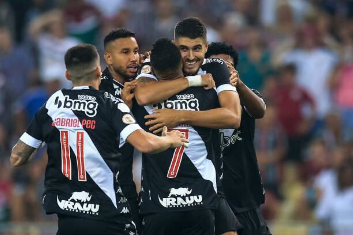 Segunda-feira (26/6) - Sem torcida, Vasco pega o Cuiabá para tentar sair da crise