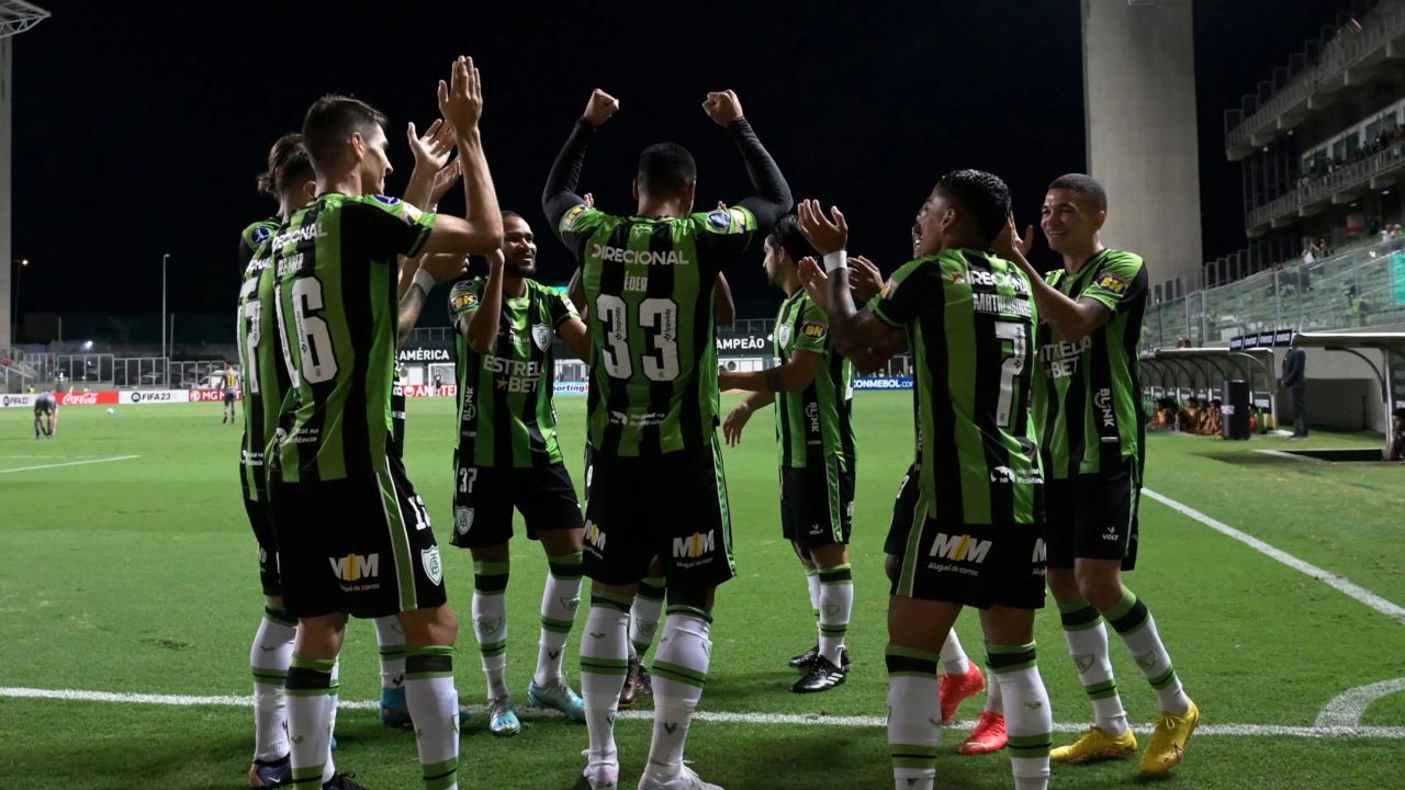 Terça-feira (11) - América-MG visita o Colo-Colo, no Chile, pelo playoff da Sul-Americana