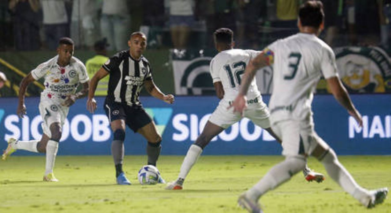 Segunda-feira (2/10) - Botafogo recebe o Goiás para tentar ampliar lidernaa do BR-23